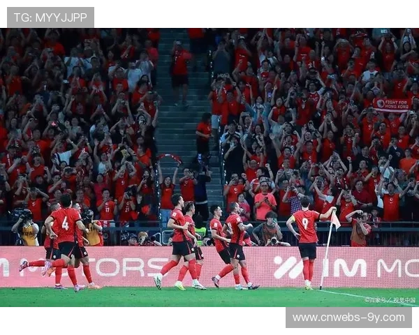 利物浦大战曼联比赛两度出现场上多球意外引发热议